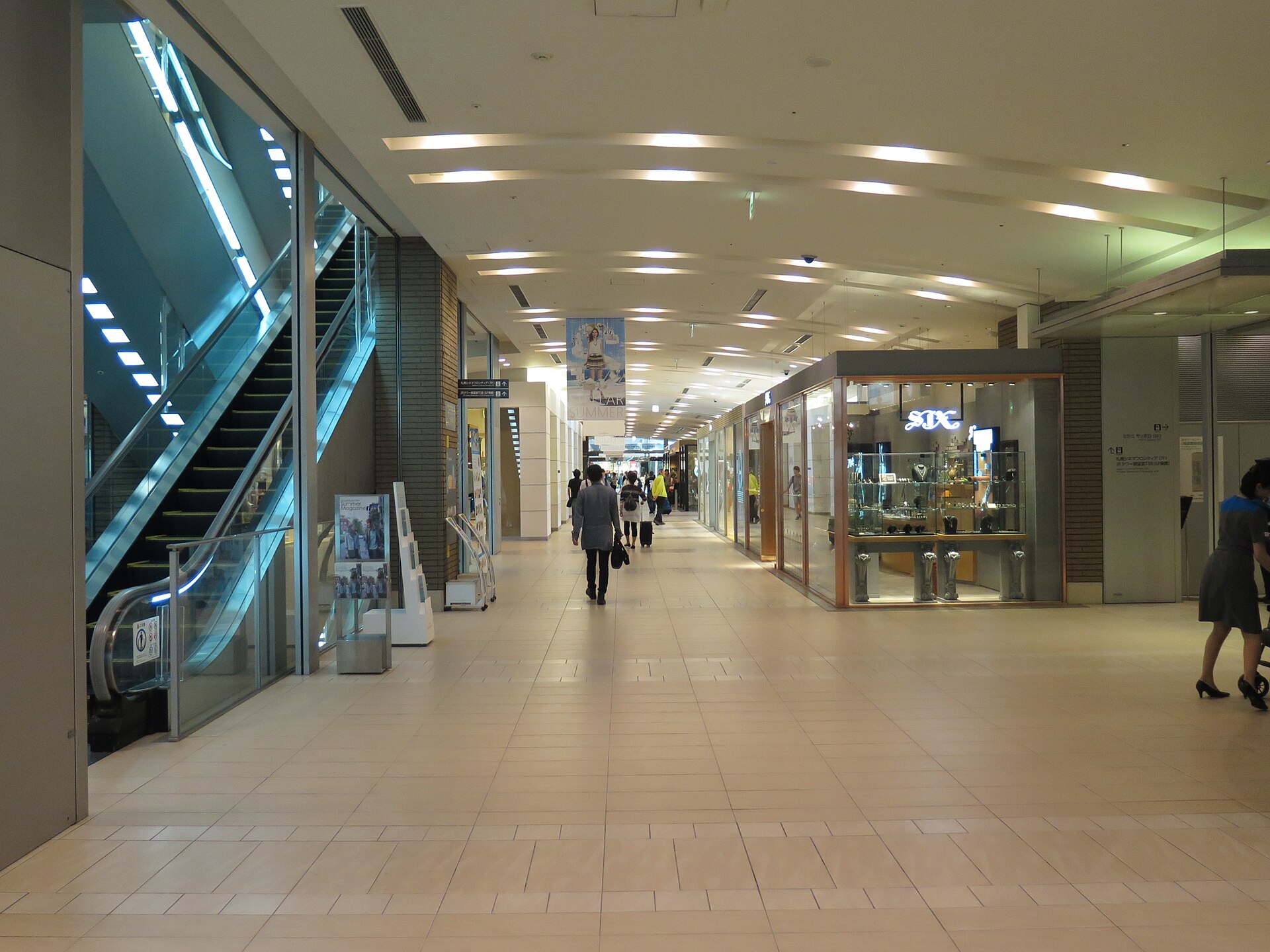 札幌ステラプレイスの店内通路