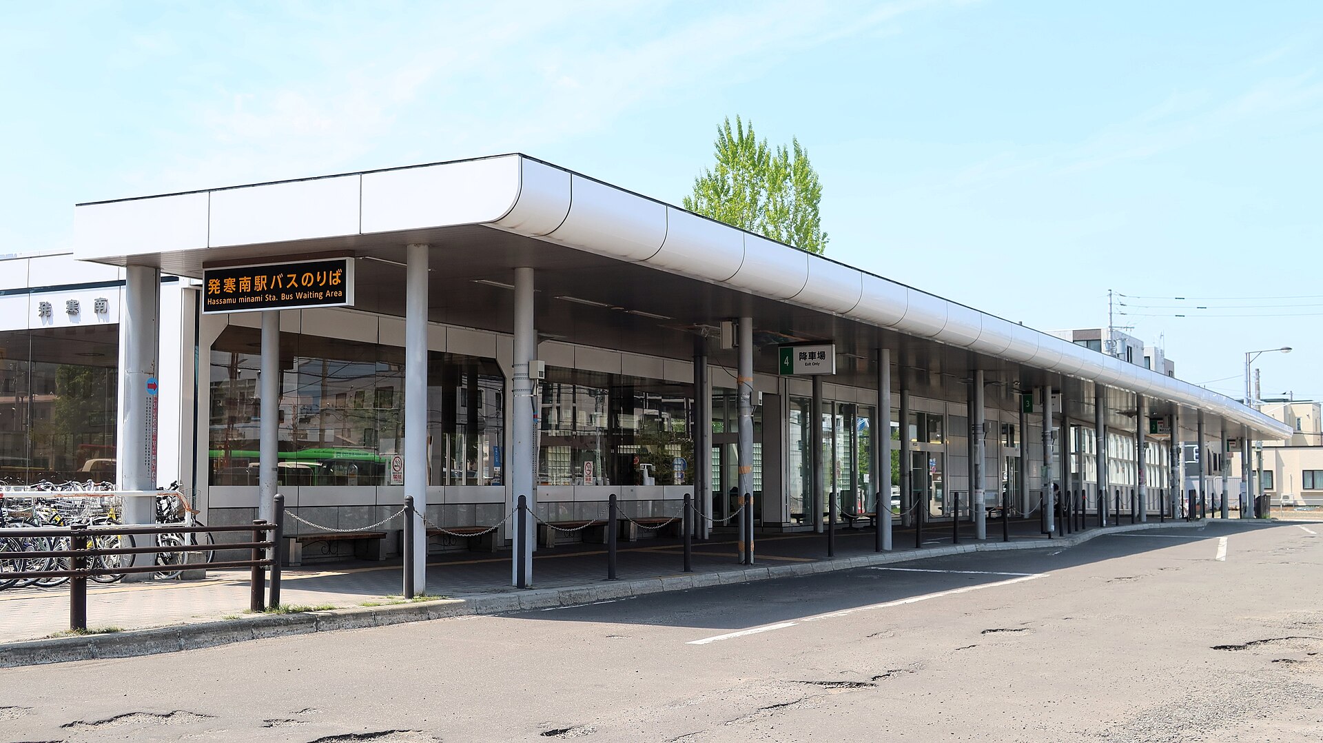 地下鉄東西線 発寒南駅のバスのりば