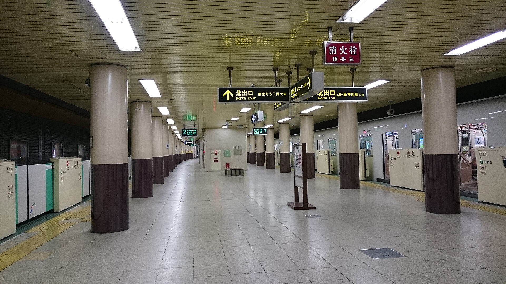 地下鉄南北線 麻生駅のホーム